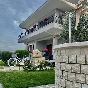 Tabaku , Berat Albánie